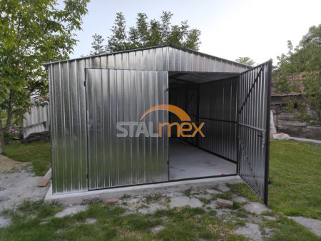 Plechová garáž 4×6×2,5 - sedlová střecha, dvoukřídlá vrata, dveře