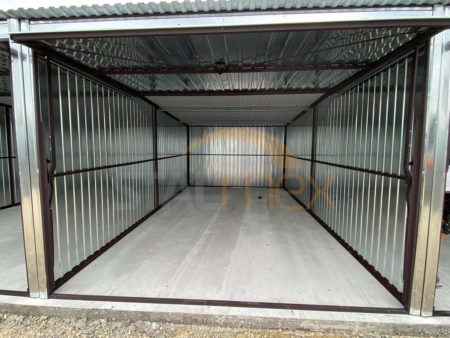 Plechová garáž 9×6×2,2 - spád od vrat dozadu, výklopné vrata