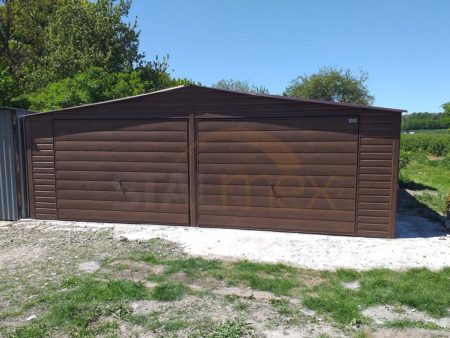 Plechová garáž 7x6x2,6 – ořech (imitace dřeva), sedlová střecha, výklopné vrata