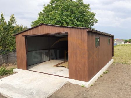 Plechová garáž 5x6x2,5 - ořech (imitace dřeva), sedlová střecha, výklopná vrata, 2 x okno PCV