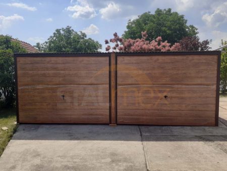 Plechová garáž 6×5×2,1 – zlaty dub (imitace dřeva), spád od vrat dozadu, výklopné vrata