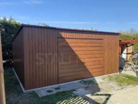 Plechová garáž 6x6x2,48 - zlaty dub (imitace dřeva), spád od vrat dozadu, výklopná vrata