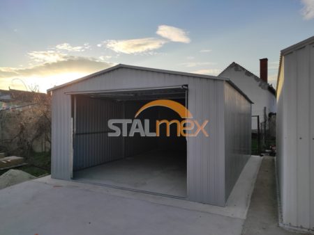 Plechová garáž 4×6×2,5 - bílý hliník RAL 9006 Lesk, sedlová střecha, výklopná vrata