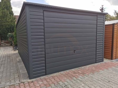 Plechová garáž 4×6×2,38 - antracitová šedá BTX 7016 MAT, spád od vrat dozadu, výklopná vrata, dveře
